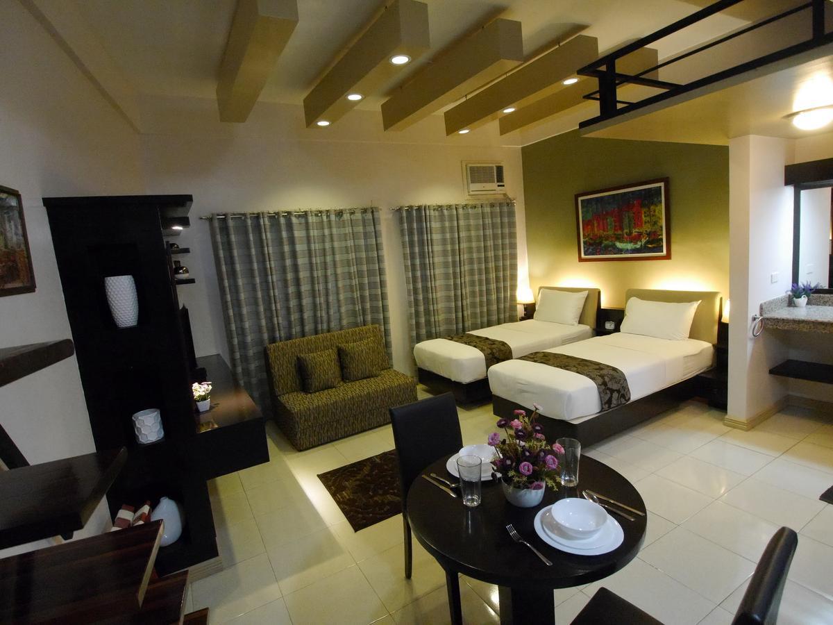 New Manila 3*