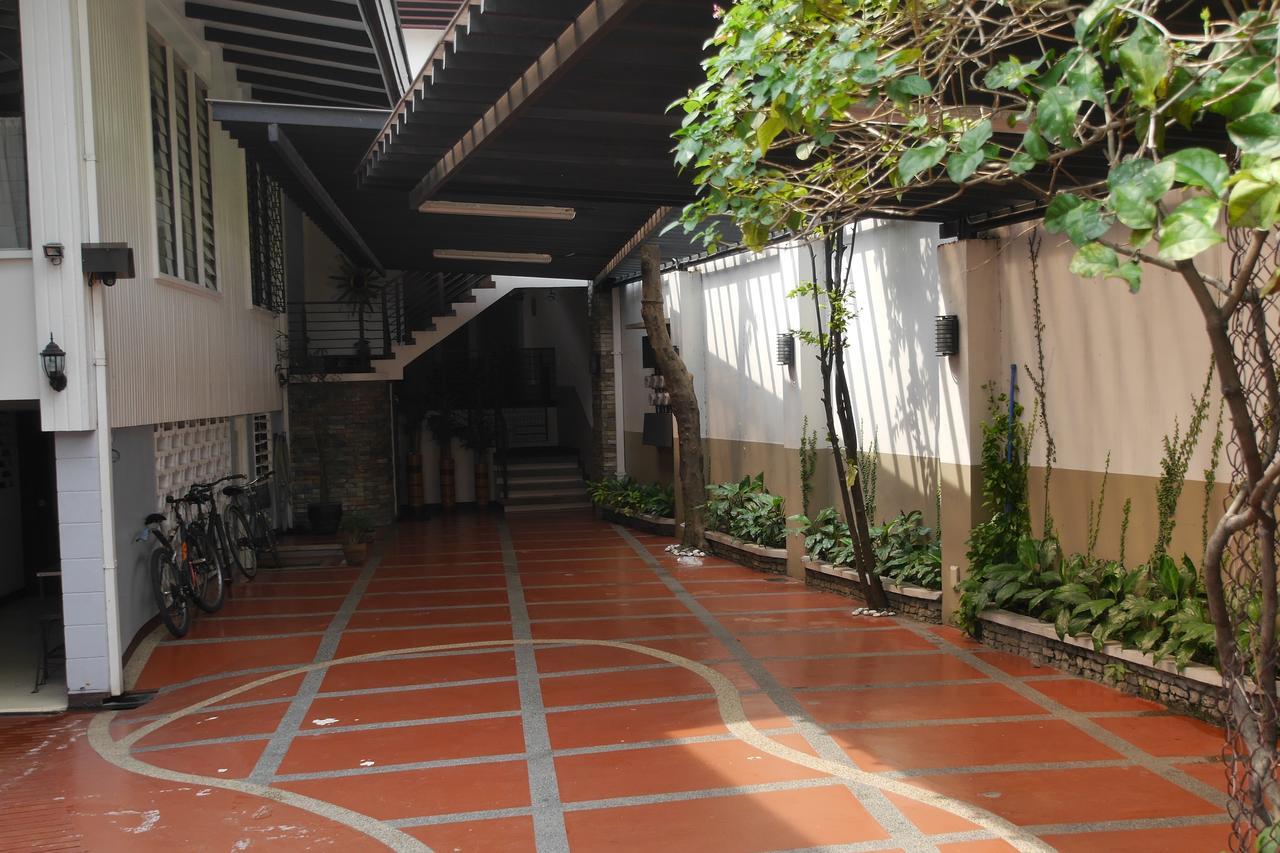 New Manila 3*