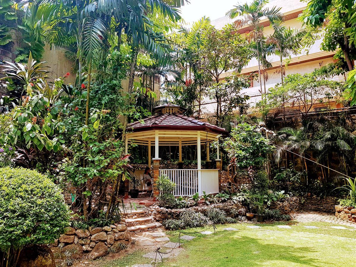 New Manila Bed & Breakfast