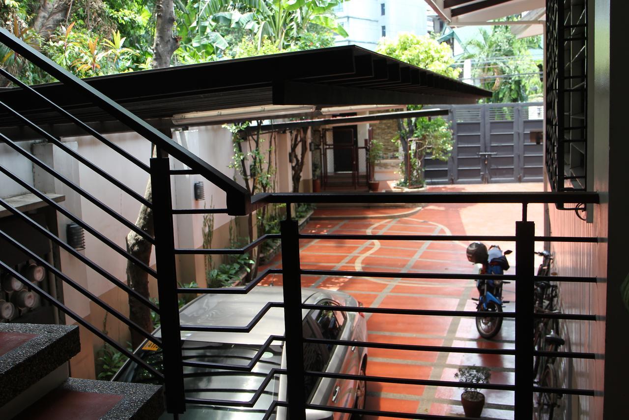 New Manila 3*
